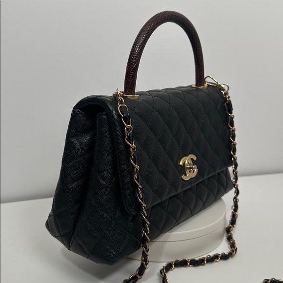 💯Authentic Chanel Black Quilted Shoulder Bag with Gold Accents🍀 - Picture 5 of 17